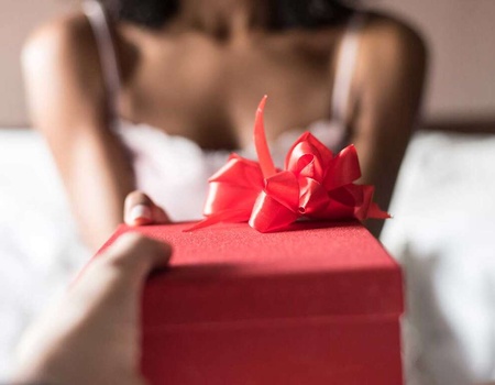 Fin d'année coquine avec lovebox, massage et champagne à Compiègne - 4*