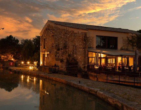 Vivez une parenthèse intimiste à l'Île du Gua, avec dîner et bains à remous privé inclus - 4* - Aude - Narbonne, Languedoc Roussillon - Image 1