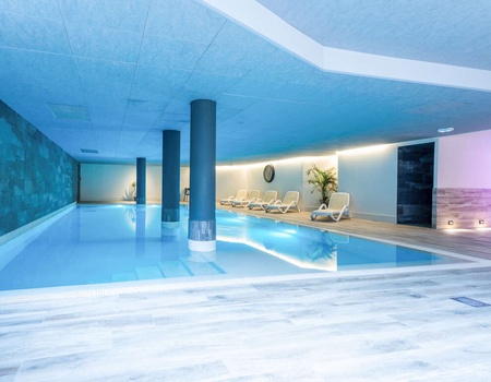 Escapade avec dîner, spa, piscine et vue montagne à Cauterets - 3*