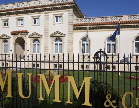 Espacade en plein centre de Reims et visite des caves Mumm avec dégustation - 3*