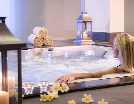 Dîner gastronomique pour deux personnes, espace bien-être et bouteille de cava à Cuidad Real - 4* - 5