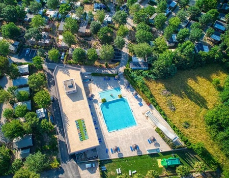 Camping Les Pins, 4* - 5