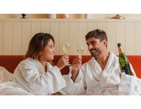 Week-end romantique à deux avec bouteille de pétillant à Bordeaux - 4*