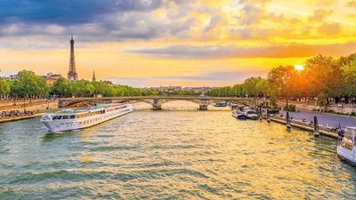 De Paris, la Ville Lumière aux rivages de la Normandie, Une croisière festive et gourmande sur la Seine à bord d'un bateau à roue à aubes (formule port/port) - Paris, Ile de France - Image 1