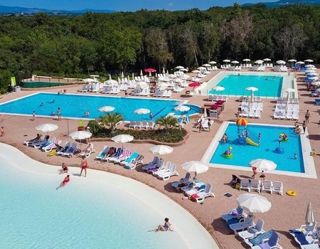 hu Montescudaio village, 3*