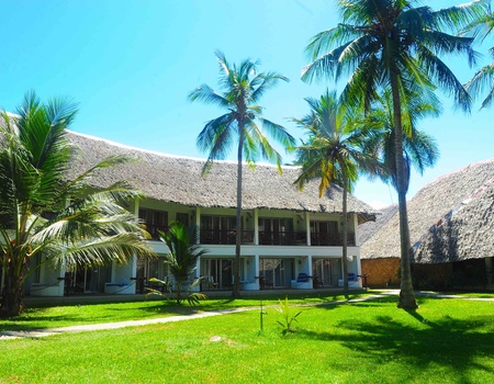 Voyager Beach Resort + Safari 3N - 4
