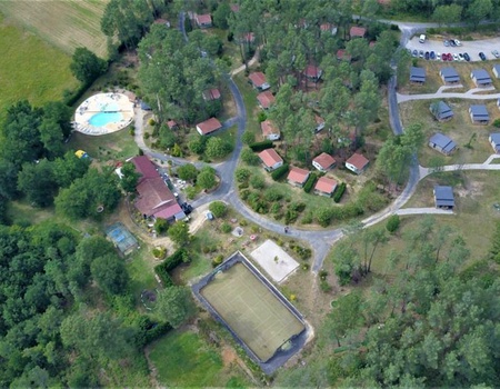 Camping Domaine des Grands Pins, 4*