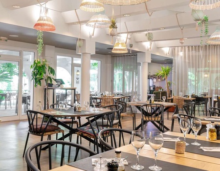 Escapade gourmande avec dîner et départ tardif près d'Antibes - 4*