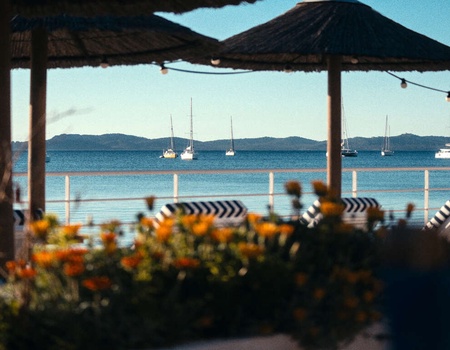 Séjour en bord de mer à Hyères avec petit déjeuner en chambres, champagne et fleurs