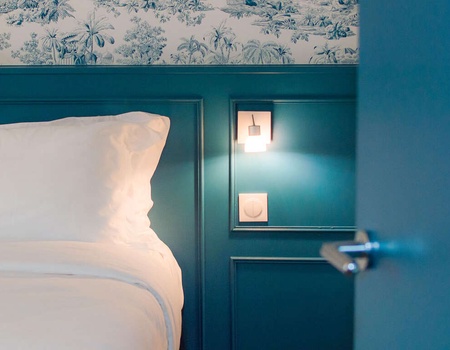 Séjour dans une chambre mansardée de charme à deux pas des Champs-Elysées - 4* - Image 1