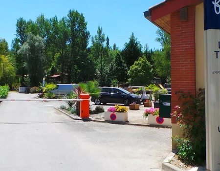 Flower Camping Le Lac De Thesauque, 3* - 4