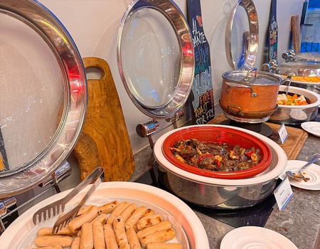 Mövenpick Hotel & Apartments Bur Dubai - 1