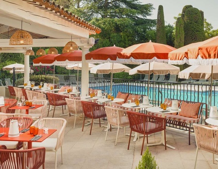 Profitez d'une soirée spéciale Nouvel An avec dîner proche de Cannes - 4* - 5