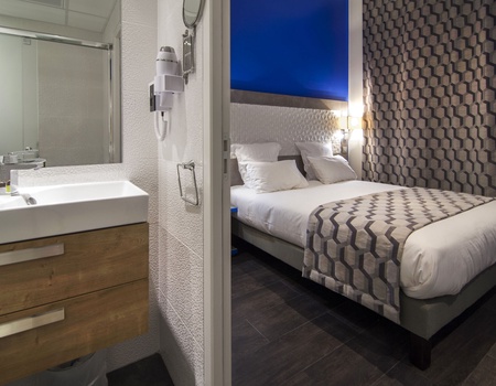 HOTEL CARRE VIEUX PORT 3* : Hôtel + Train - Marseille, Côte d'Azur - Image 5