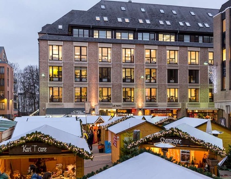 Achat de Noël ou le marché de Noël à Louvain-la-Neuve est une expérience envoûtante - 4* - Louvain, Belgique - Image 1