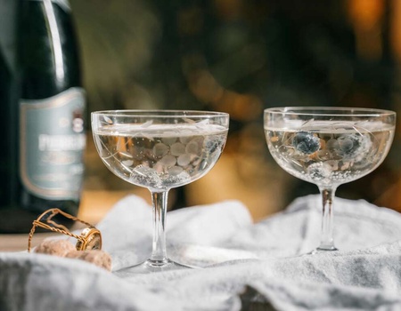 Escapade romantique à Bordeaux avec champagne, spa et pétale de rose - 4*