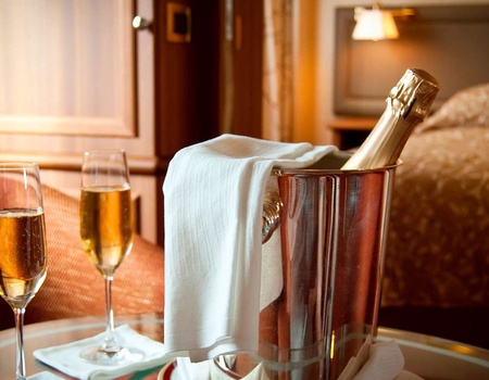 Weekend en amoureux à Bordeaux avec champagne en chambre ! - 4*