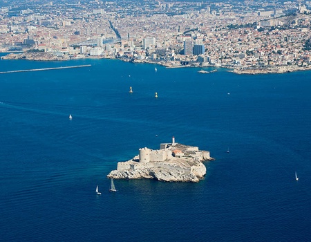 ÉVasion à Marseille avec accès à l'espace détente et billets pour le château d'If - 4*