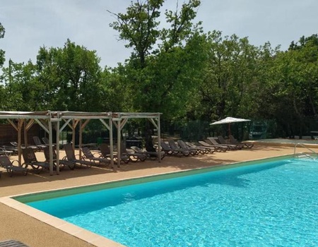 Camping Domaine des Chênes Blancs Pausado, 3* - Vaucluse - St Saturnin-lès-Apt, Languedoc Roussillon - Image 1