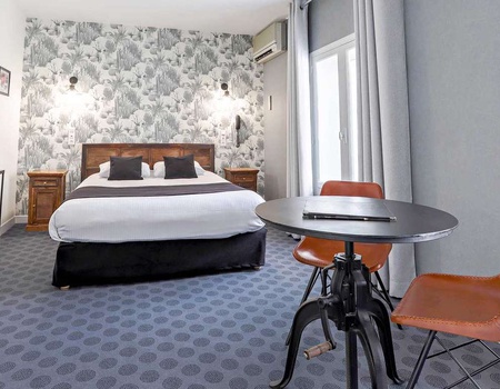 Séjour luxueux à Bordeaux dans une suite avec baignoire balnéo - 4* - 1