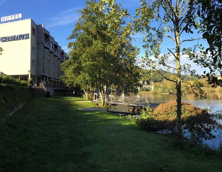 Séjour avec vue panoramique sur le Lot - 3* - 1