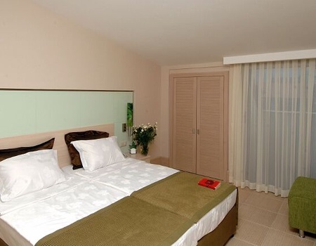 Ambassador Plaza 4* - 5