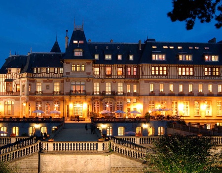 Echappée détente en chambre supérieure dans un château à Chantilly - 4*