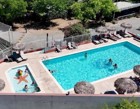 Camping Mas des Roses, 3* - Vic la Gardiole, Languedoc Roussillon - Image 1