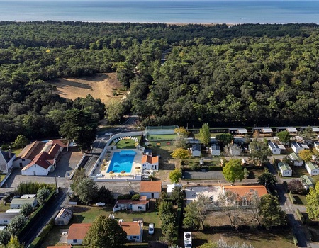 Flower Camping La Davière Plage, 4* - 5