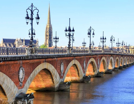 Escapade en Suites à Bordeaux avec bouteille de vin et parking - 3* - Gironde - Bordeaux, Atlantique Sud - Image 1