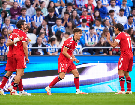 Match foot Sevilla FC - Saison 2026-2027 + Hôtel 4* - Seville, Espagne - Image 3
