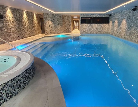 4*Comfort en ontspanning in Nivelles in een superior kamer met spa en zwembad - 4*