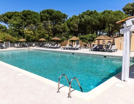 Camping Hameau des Pins 3*