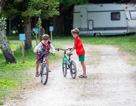 Camping Paradis Aubeterre sur Dronne, 3* - 5