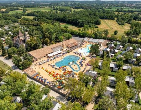 Camping Chateau de Fonrives, 5* - Rives, Auvergne - Image 1