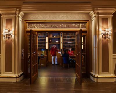 Disney Newport Bay club® : Train + Hôtel + Billets - 4
