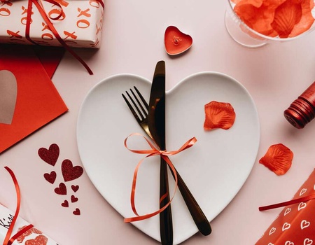 Célébrez la Saint-Valentin à Nîmes autour d'un dîner et d'une musique live - 3* - 1