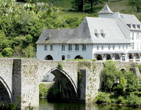 Dîner et détente dans un cadre idyllique en Aveyron - 3*