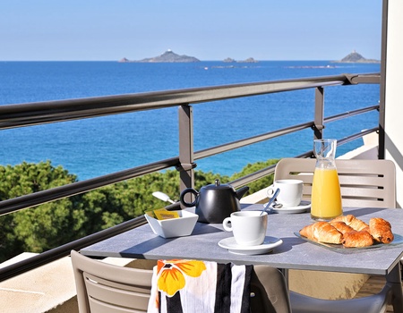 TUI Sélection Hôtel Résidence Les Calanques 3* - Formule vols + transferts + hébergement - 3