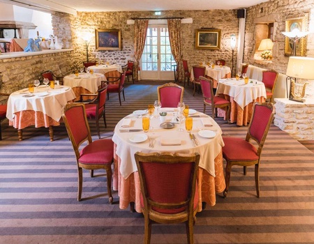 Vie château au coeur de la Vienne avec dîner - 3*