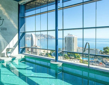 Séjour dans un gratte-ciel avec vue sur la mer, dîner et Spa à Benidorm - 4* - 5
