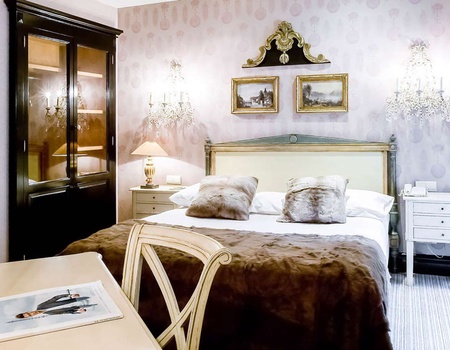Découvrez le raffinement et le charme à 150 mètres des Champs-Elysées - 4* - Paris, Ile de France - Image 1