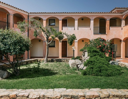 Mangia's Santa Teresa Sardinia, curio Collection by Hilton 5*(nl) - 2