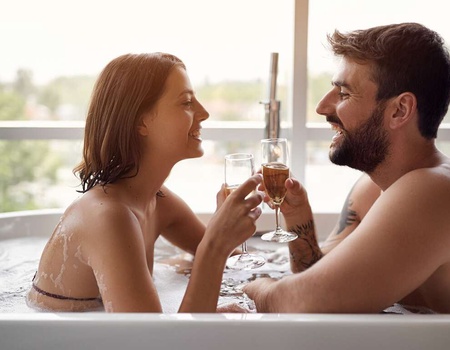 Virée insolite romantique avec champagne et bains à remous en terrasse à 1h30 de Toulouse