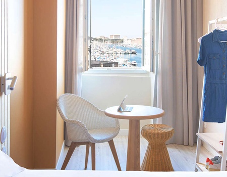 Soirée cinéma avec projecteur et snack en chambre, à marseille - 3* - Marseille, Côte d'Azur - Image 3
