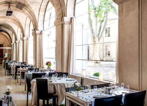 Dégustation de vin et séjour inoubliable au sein d'un Cloître - 4* - 8