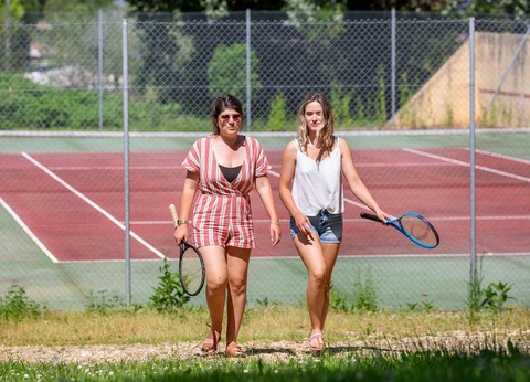 Camping Romanée - Les Grottes De Roffy 4* - 59