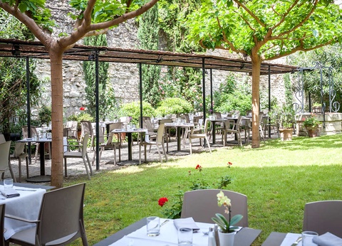 Dégustation de vin et séjour inoubliable au sein d'un Cloître - 4* - 5