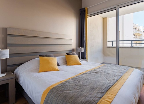 Résidence Lagrange Les Patios d'Eugénie 4* - 13