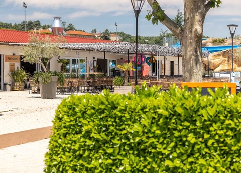 Camping Le Château de Galaure, 4* - 37